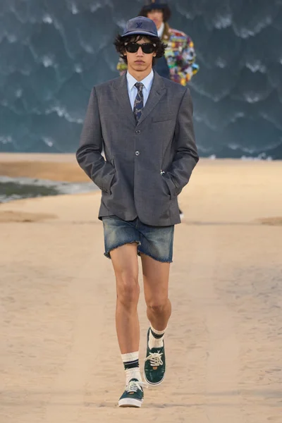 Look 18